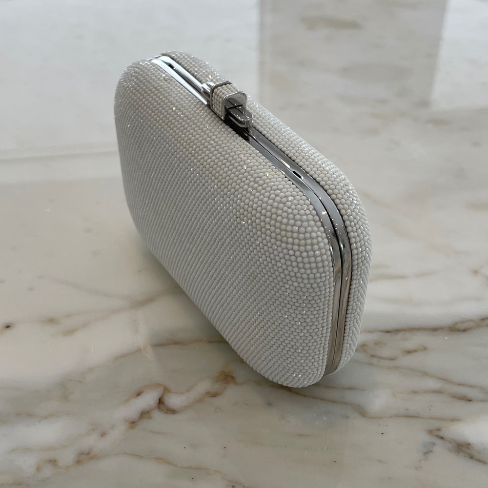 JUDITH LEIBER WHITE CHAULK CRYSTAL CLUTCH & CHAIN - Picture 3 of 17